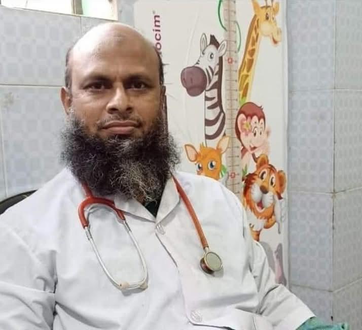 মানবতার ছোঁয়ায় চিকিৎসা চুয়াডাঙ্গা সদর হাসপাতালের শিশু রোগ বিশেষজ্ঞ ডা. মাহবুবুর রহমান মিলন